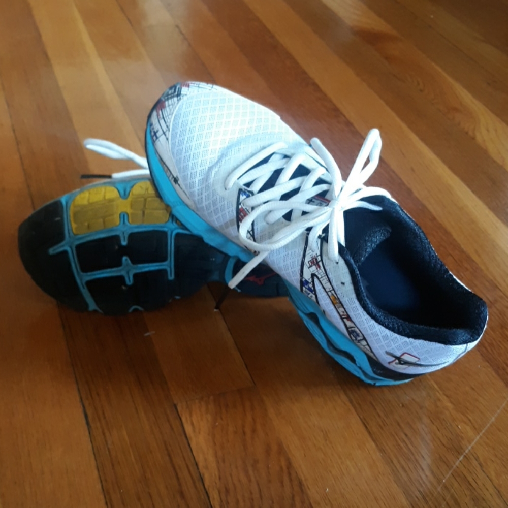 Mizuno wave inspire anniversary edition sneakers